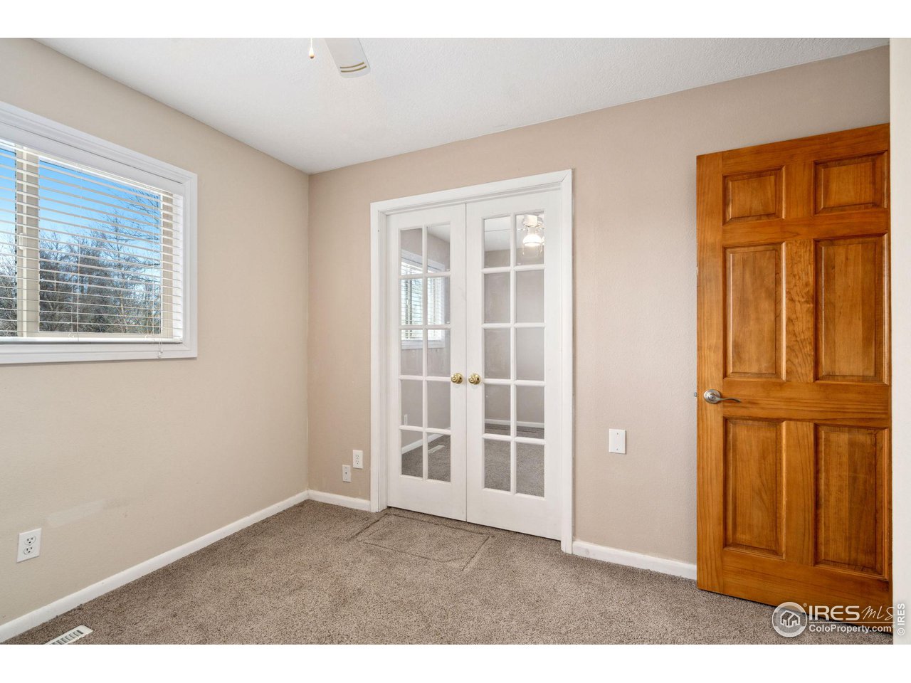 2009 Meadowaire Dr