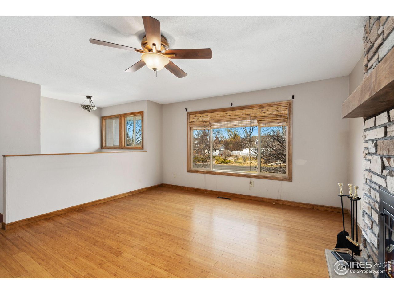 2009 Meadowaire Dr
