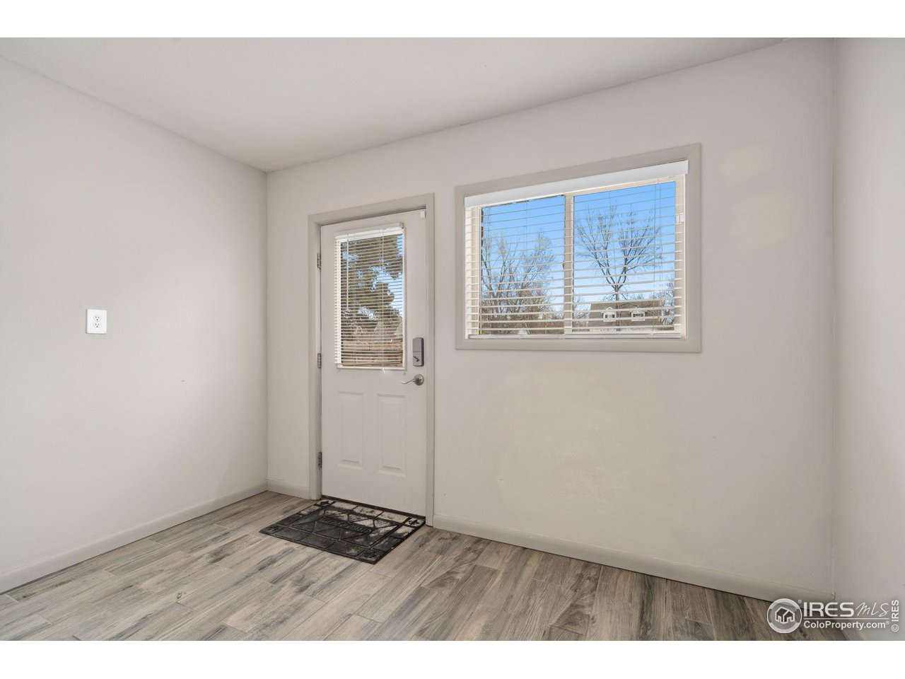 2009 Meadowaire Dr
