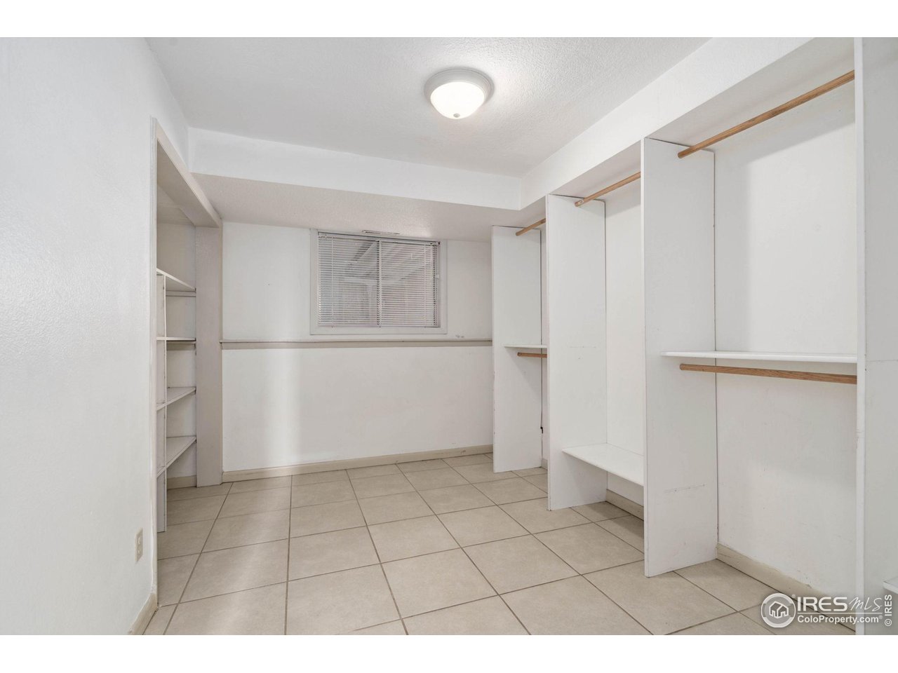 2009 Meadowaire Dr