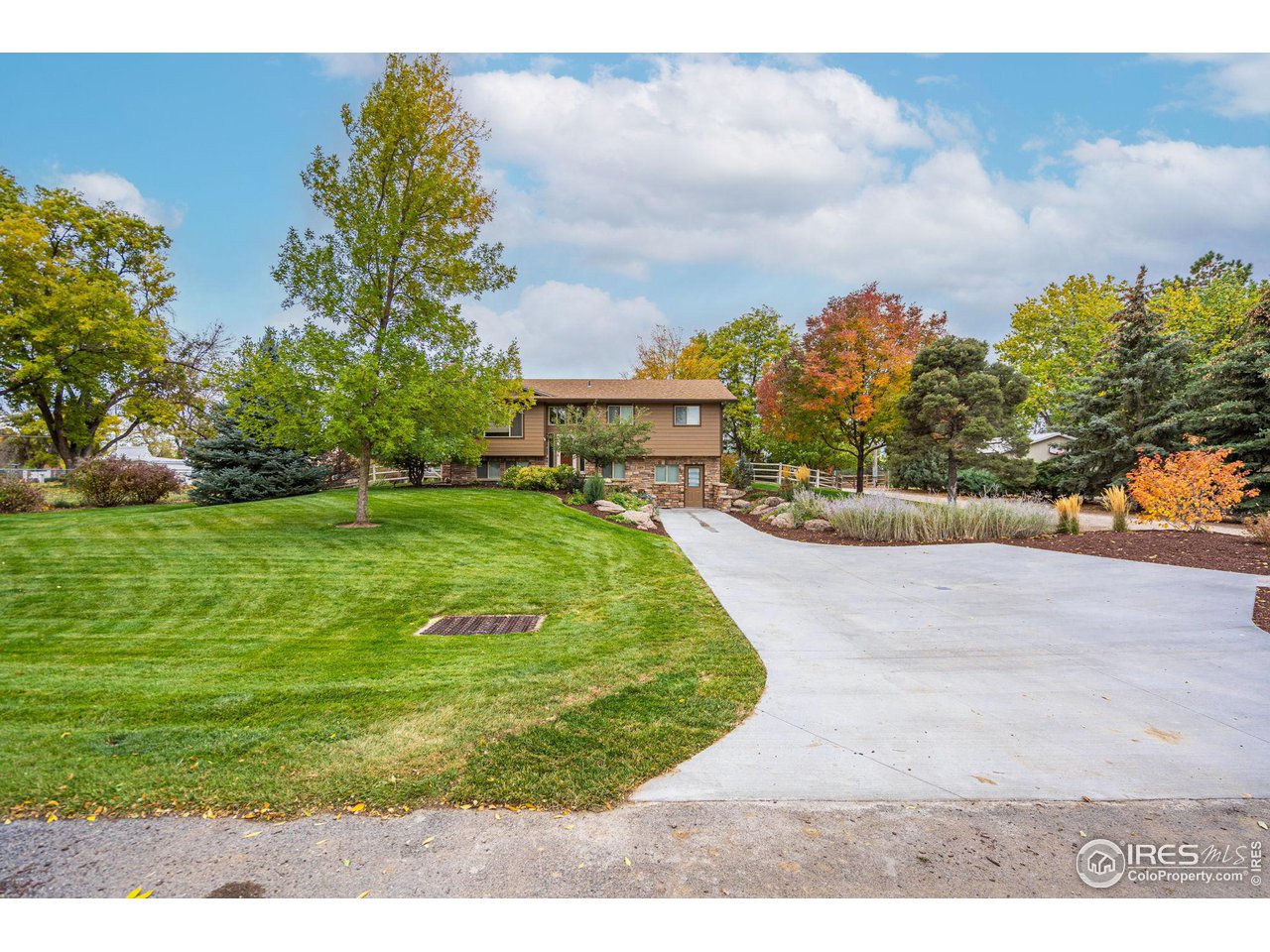 2009 Meadowaire Dr