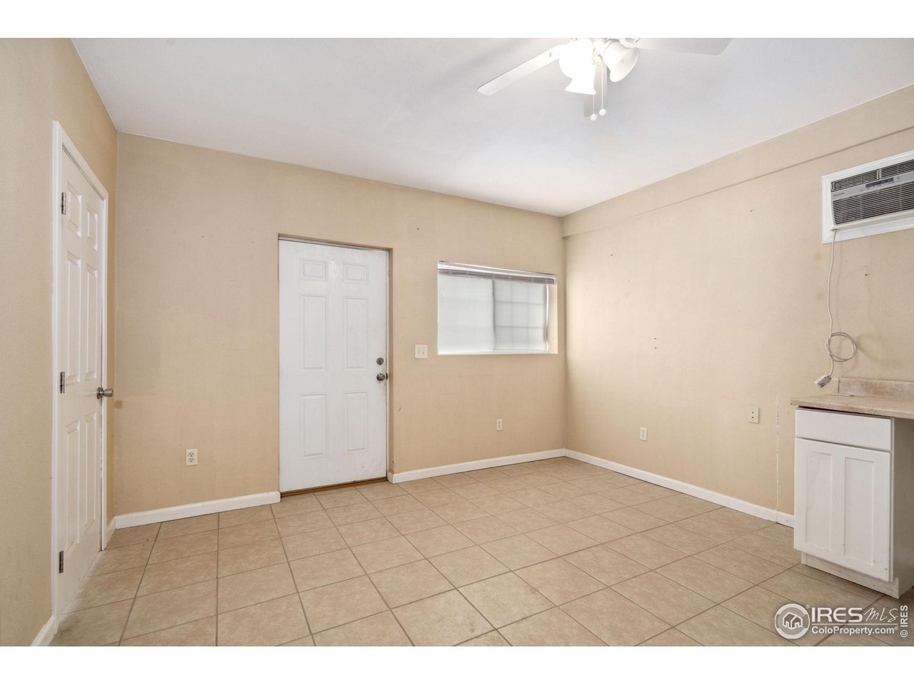 2009 Meadowaire Dr