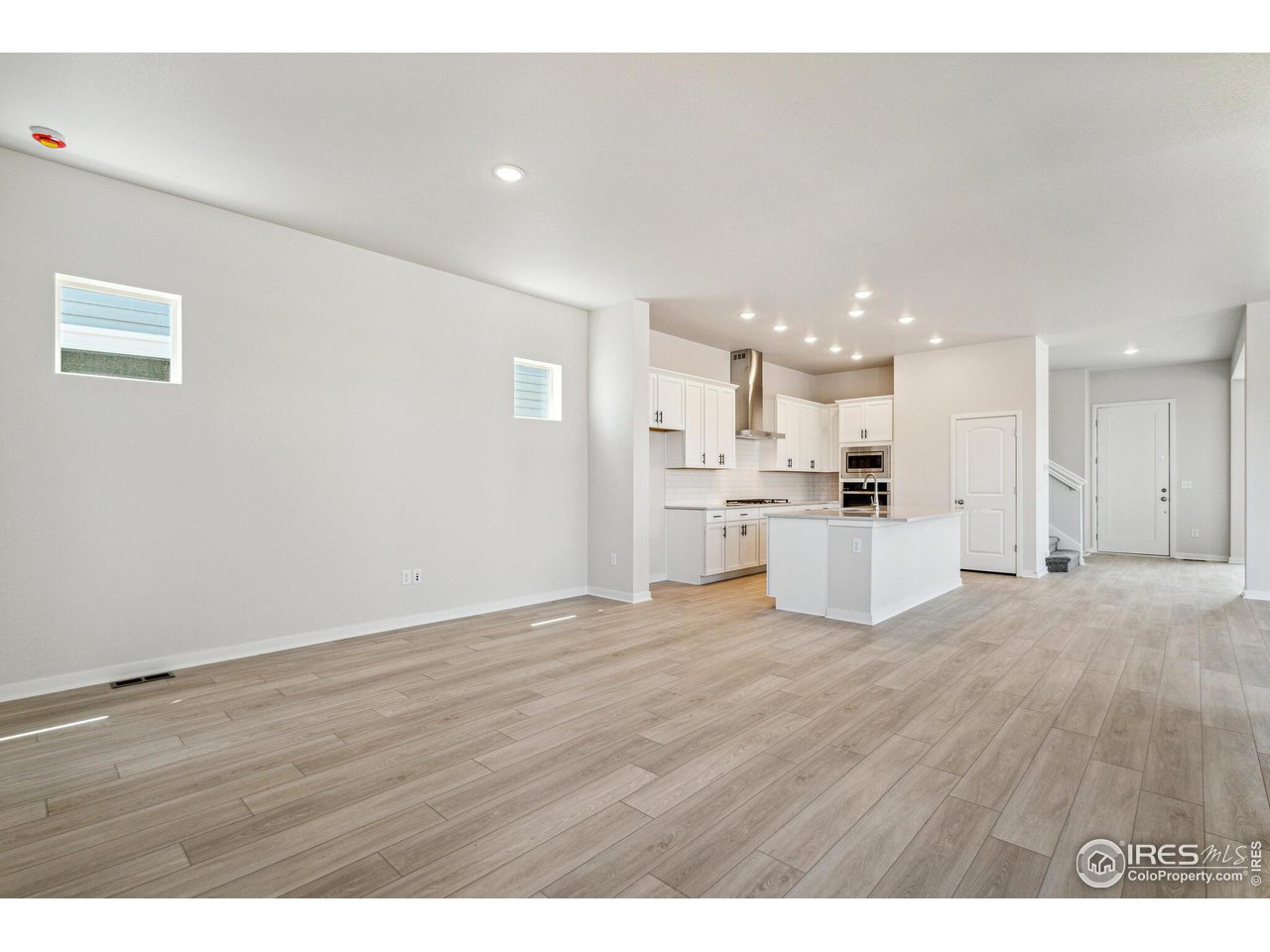 6350 Elk Pass Ln