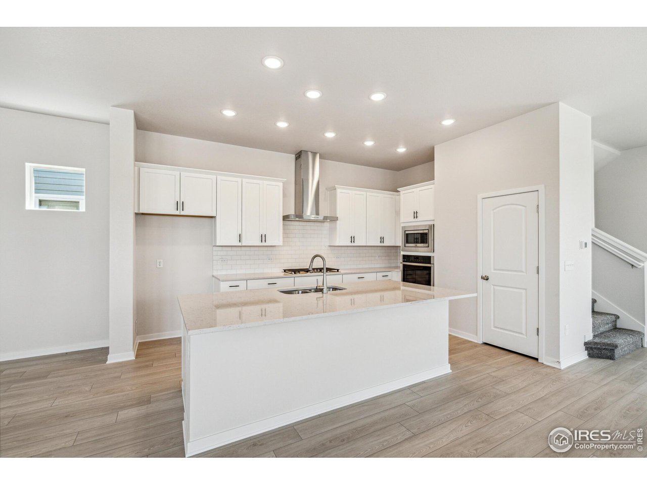 6350 Elk Pass Ln