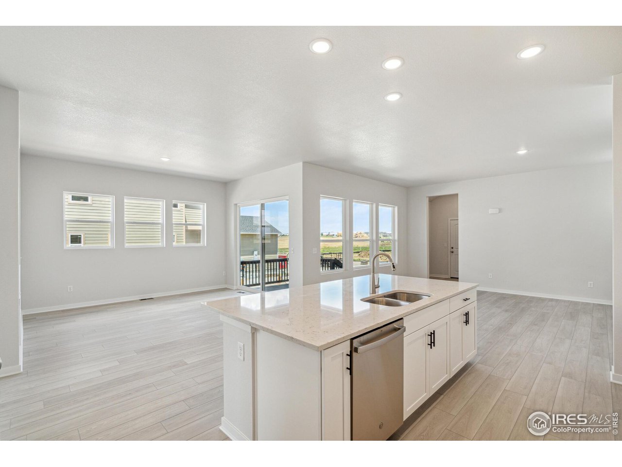 6350 Elk Pass Ln