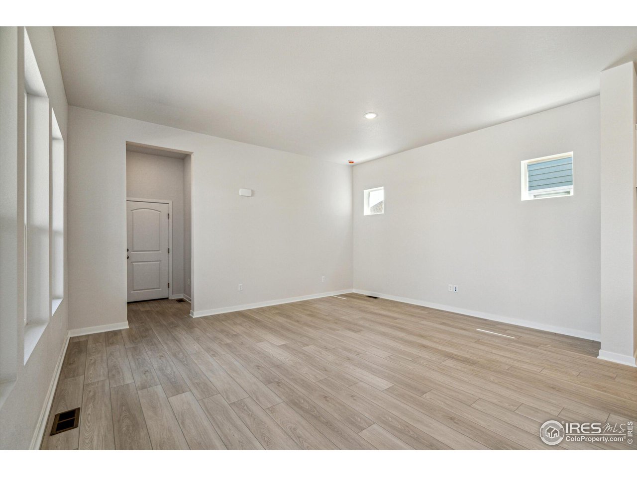 6350 Elk Pass Ln