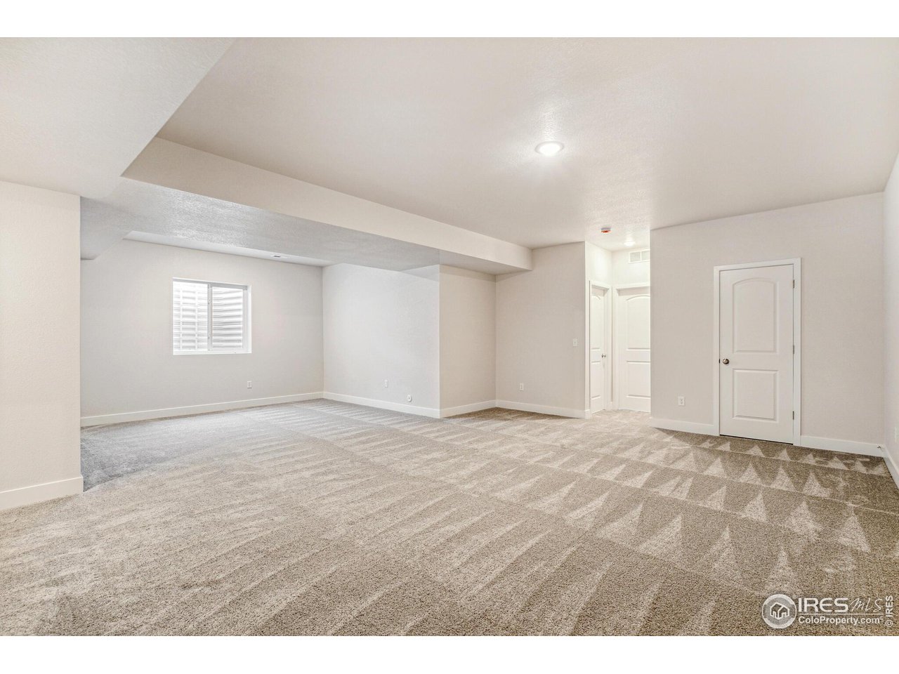 6350 Elk Pass Ln