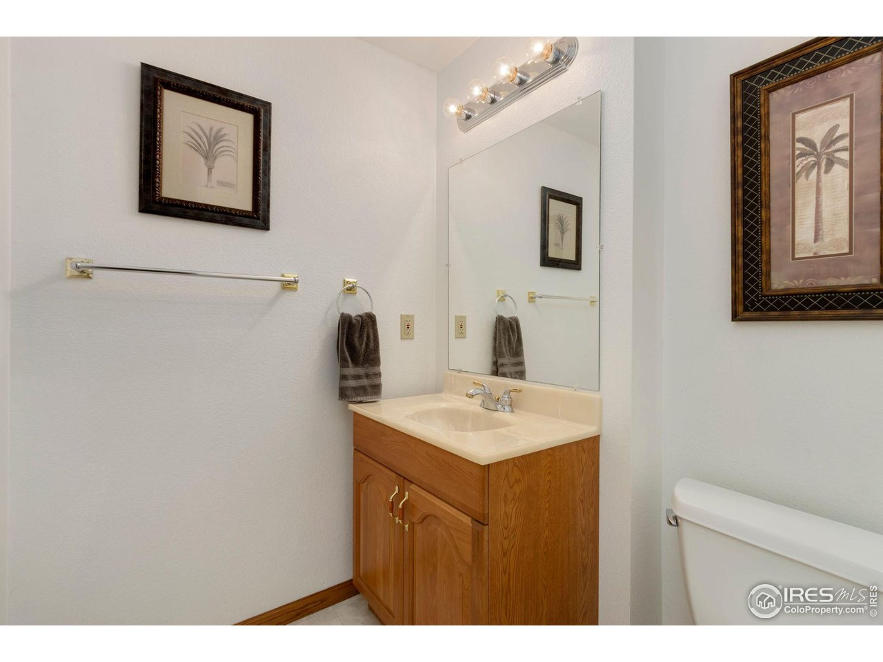 2237 Silver Oaks Dr