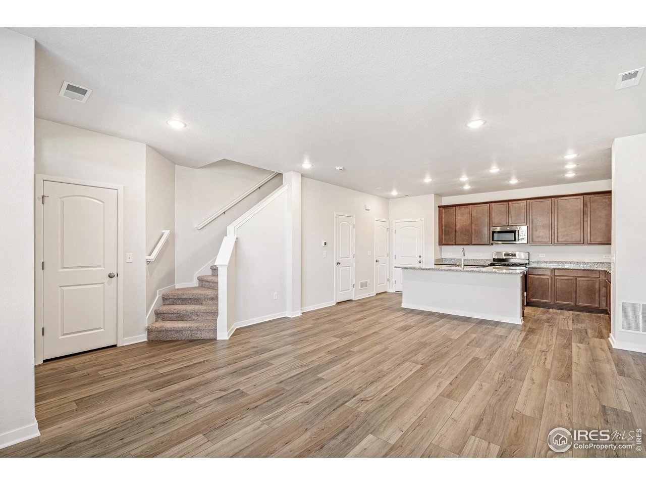 6387 Deerfoot Dr