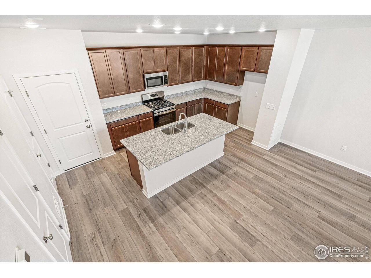 6387 Deerfoot Dr