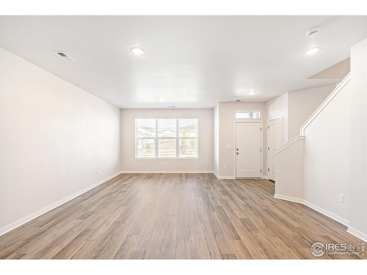 6387 Deerfoot Dr