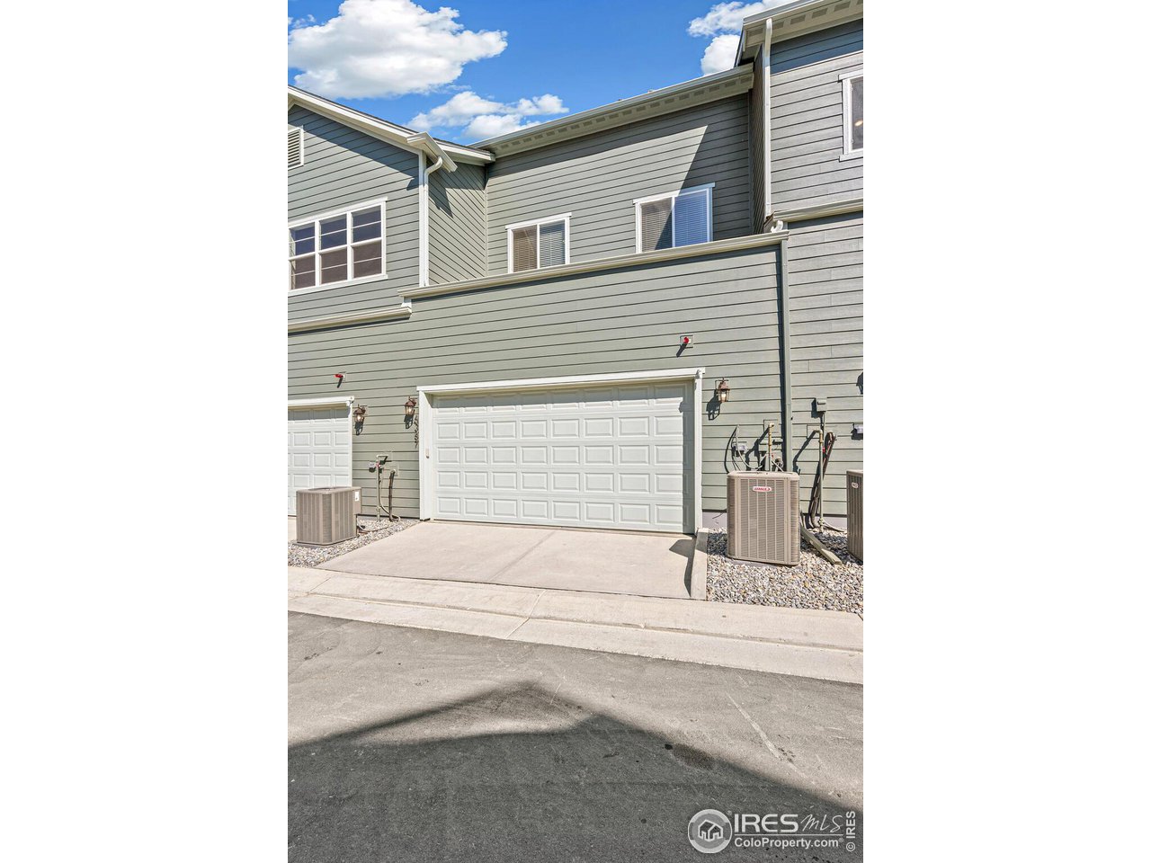 6387 Deerfoot Dr