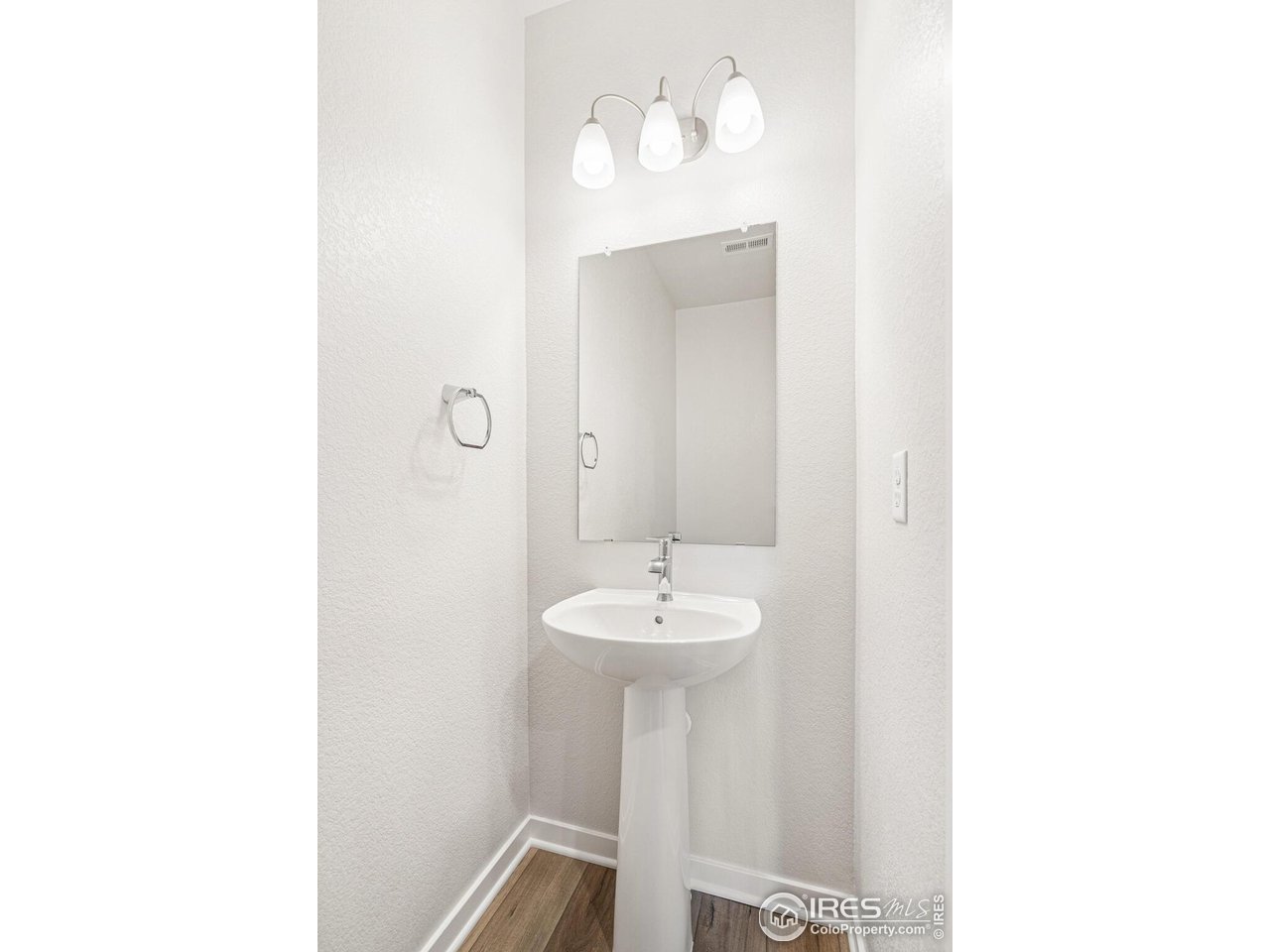 6387 Deerfoot Dr