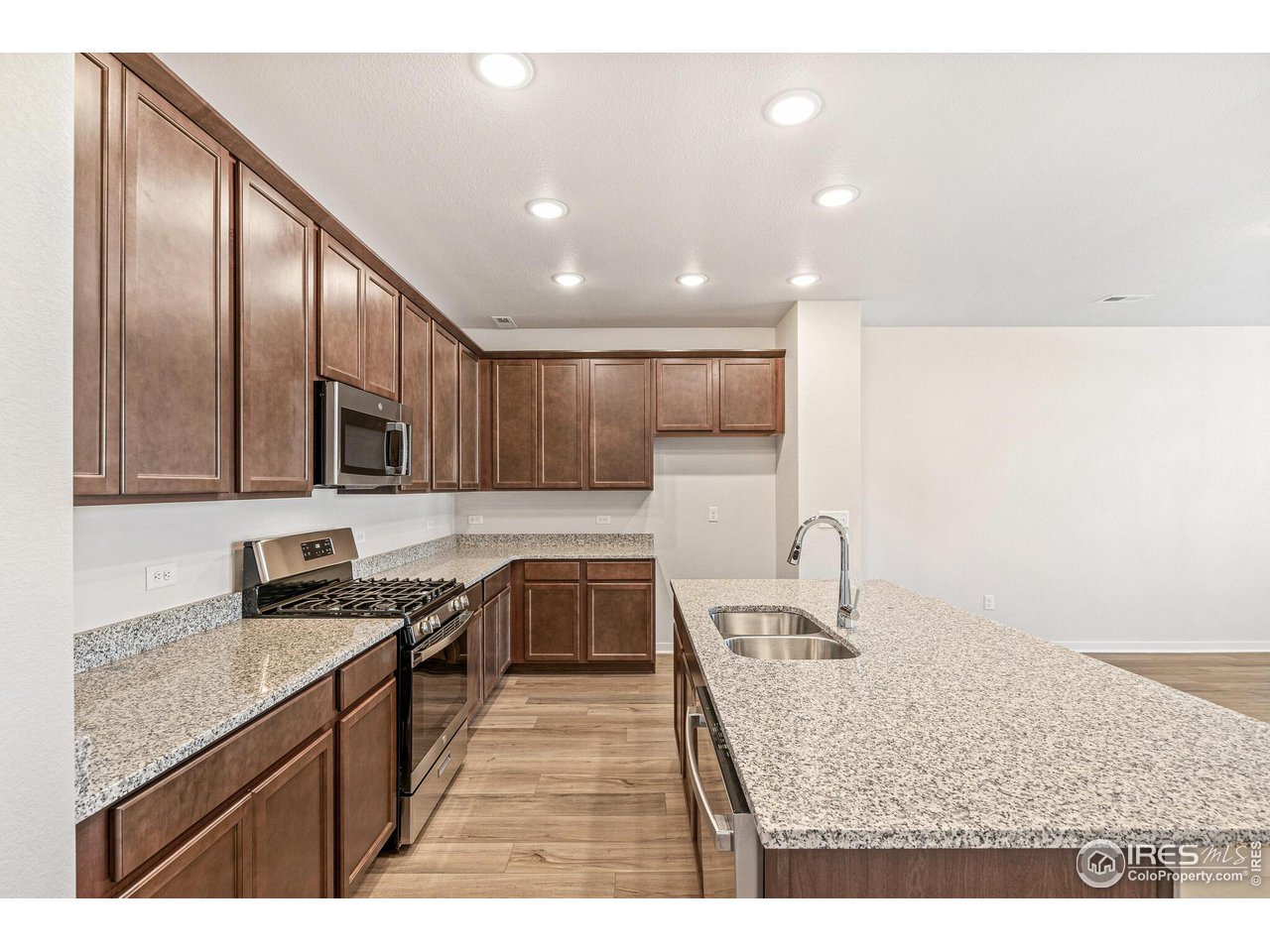 6387 Deerfoot Dr