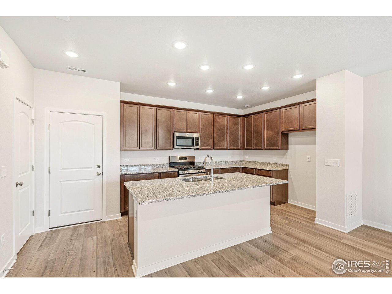 6387 Deerfoot Dr