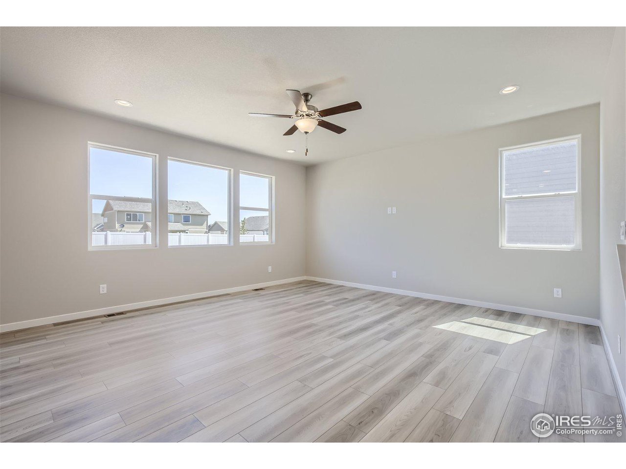 4337 Scenic Ln
