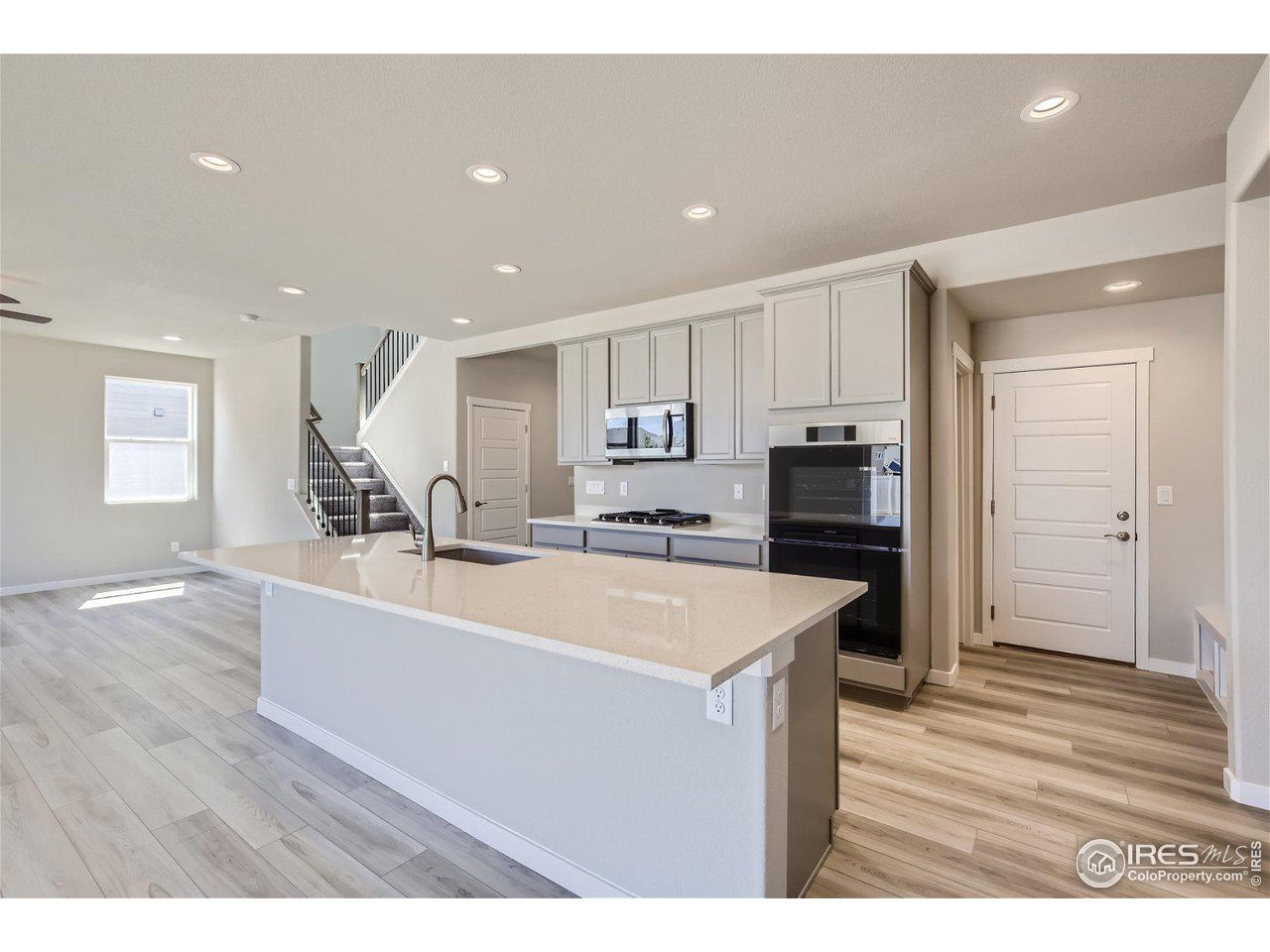 4337 Scenic Ln