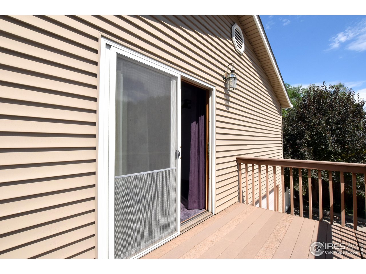 523 Cowan St