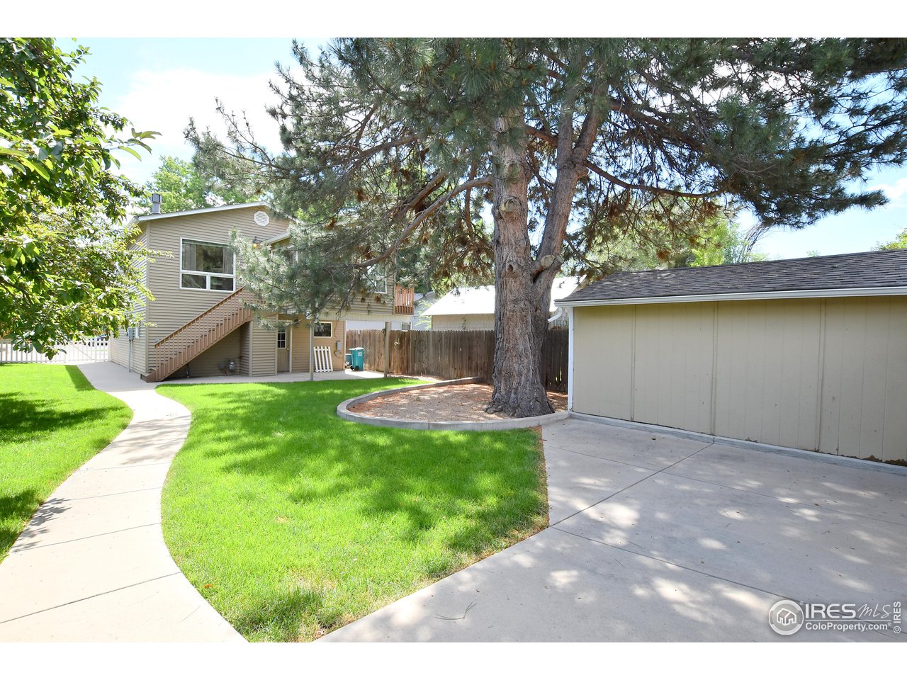 523 Cowan St