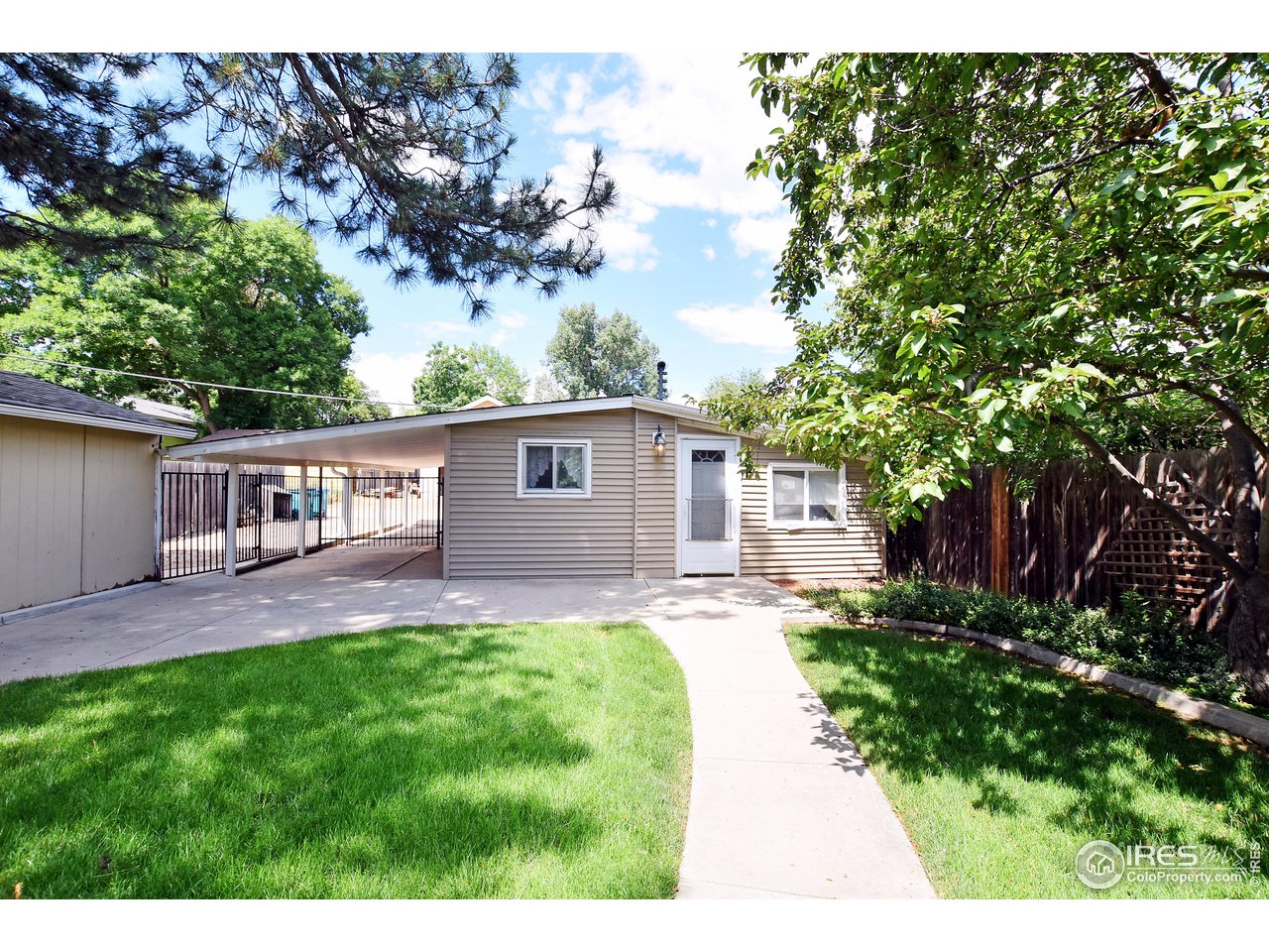 523 Cowan St