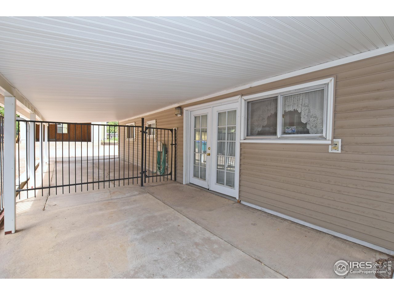523 Cowan St
