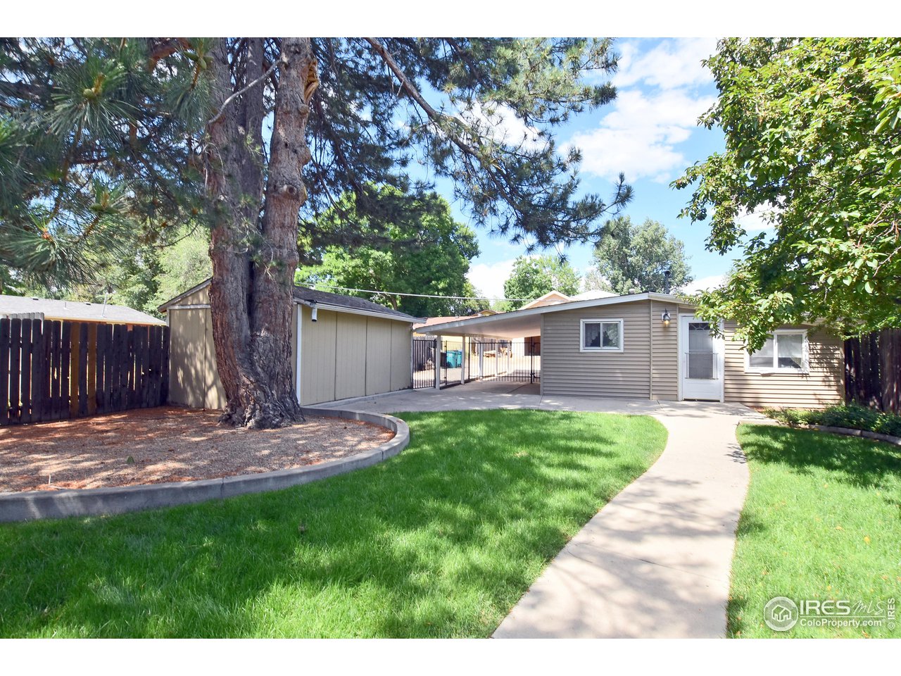 523 Cowan St