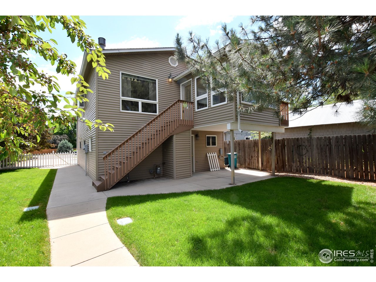 523 Cowan St