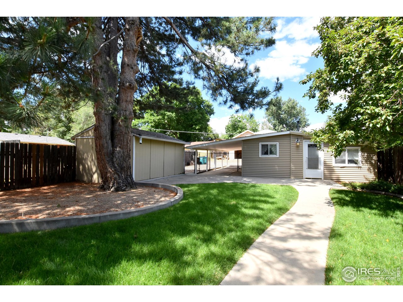 523 Cowan St