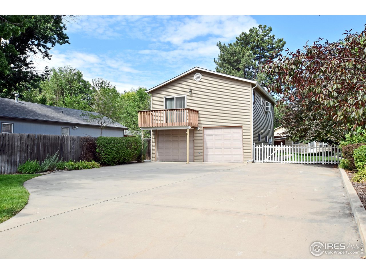 523 Cowan St