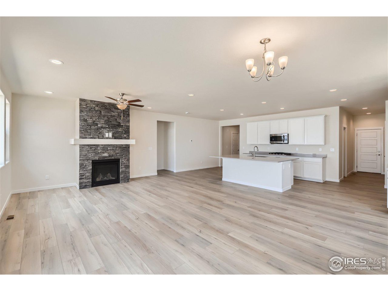 4421 Scenic Ln