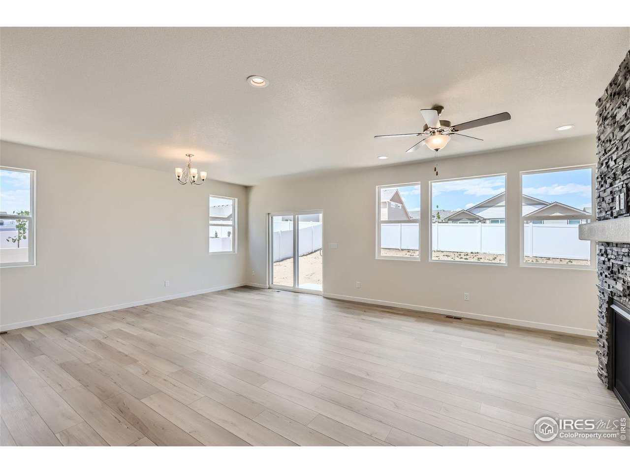 4421 Scenic Ln