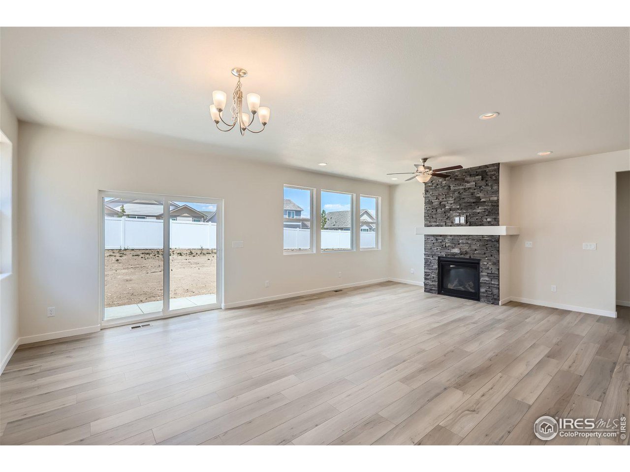 4421 Scenic Ln