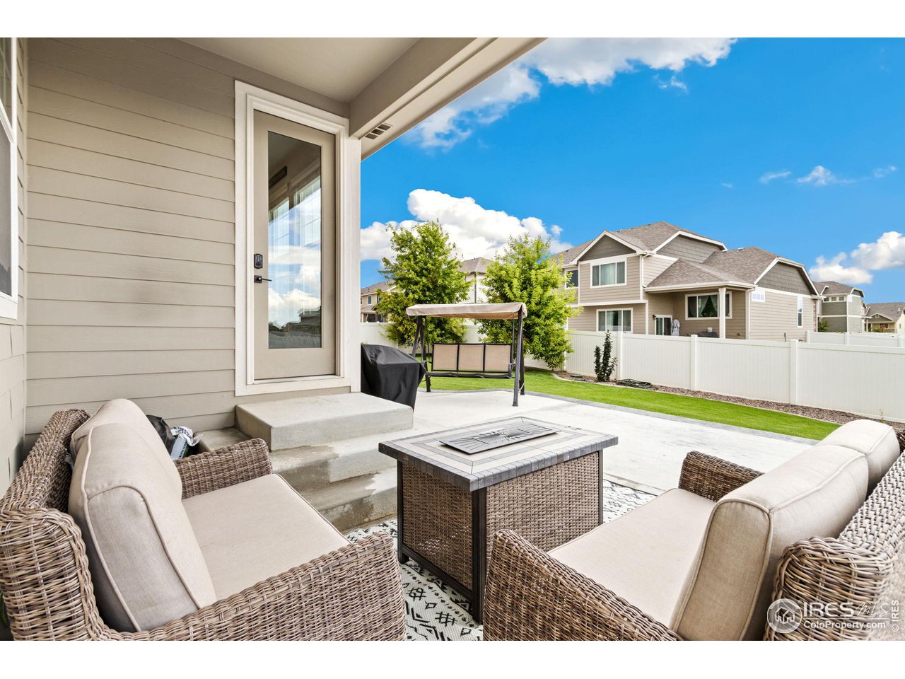 572 Ellingwood Pointe Dr