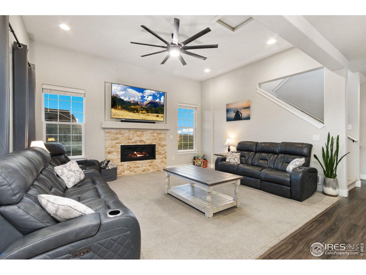 572 Ellingwood Pointe Dr