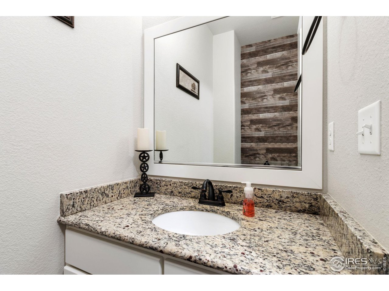 572 Ellingwood Pointe Dr