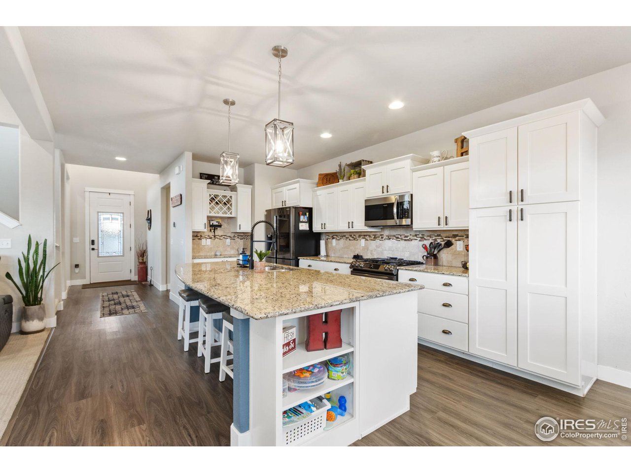 572 Ellingwood Pointe Dr