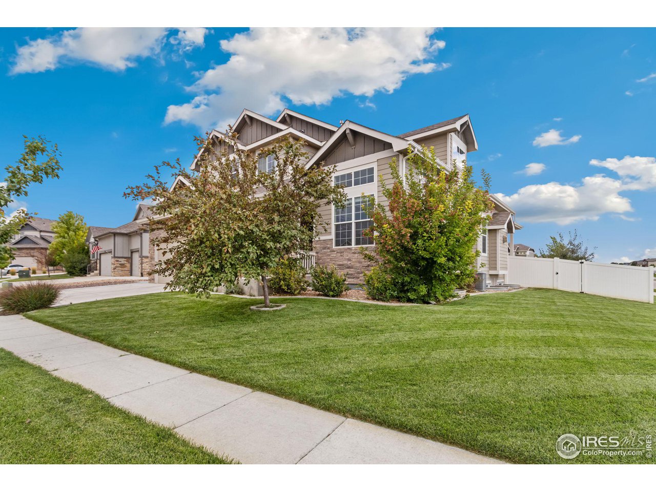 572 Ellingwood Pointe Dr