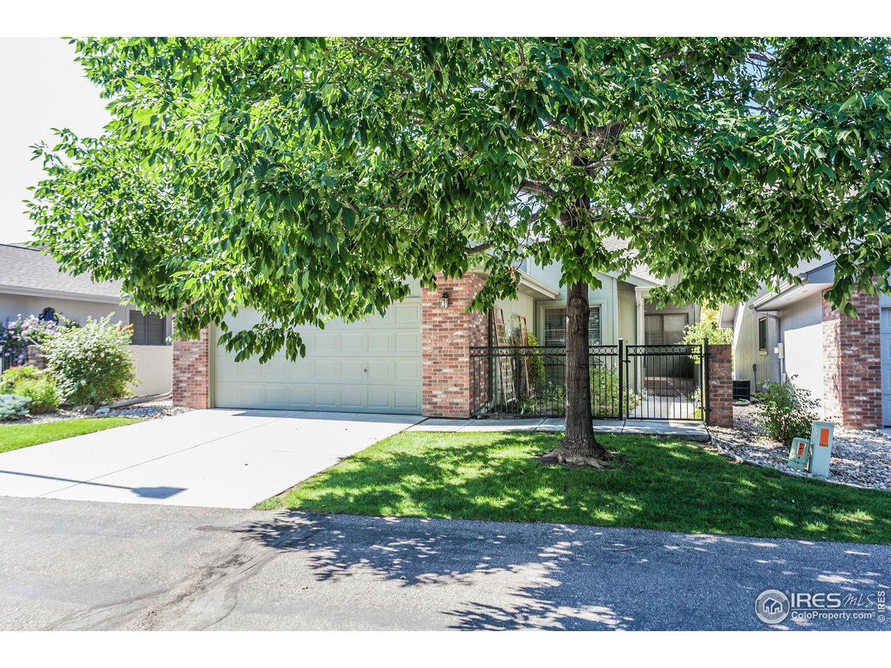 1953 S View Dr