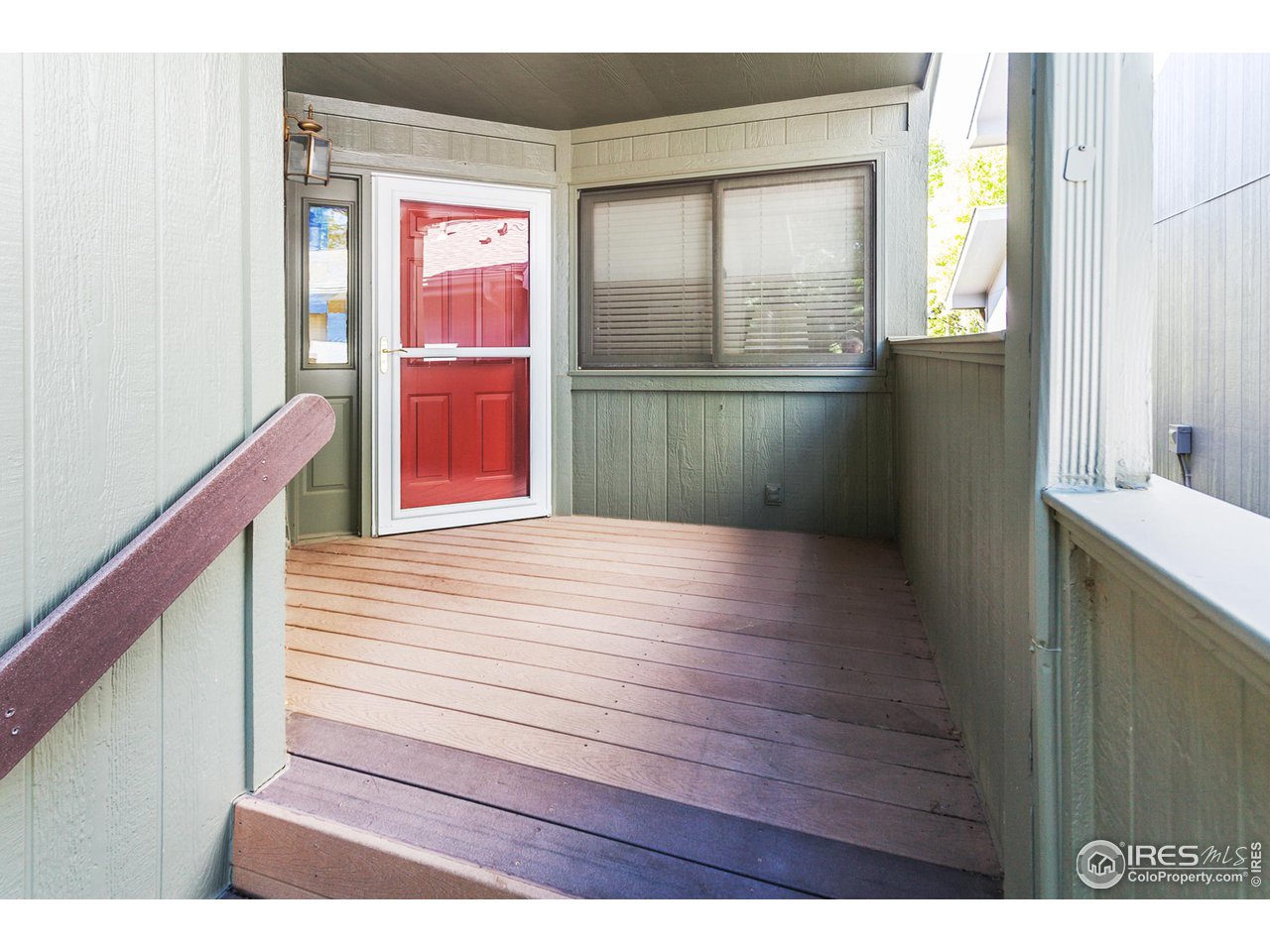 1953 S View Dr