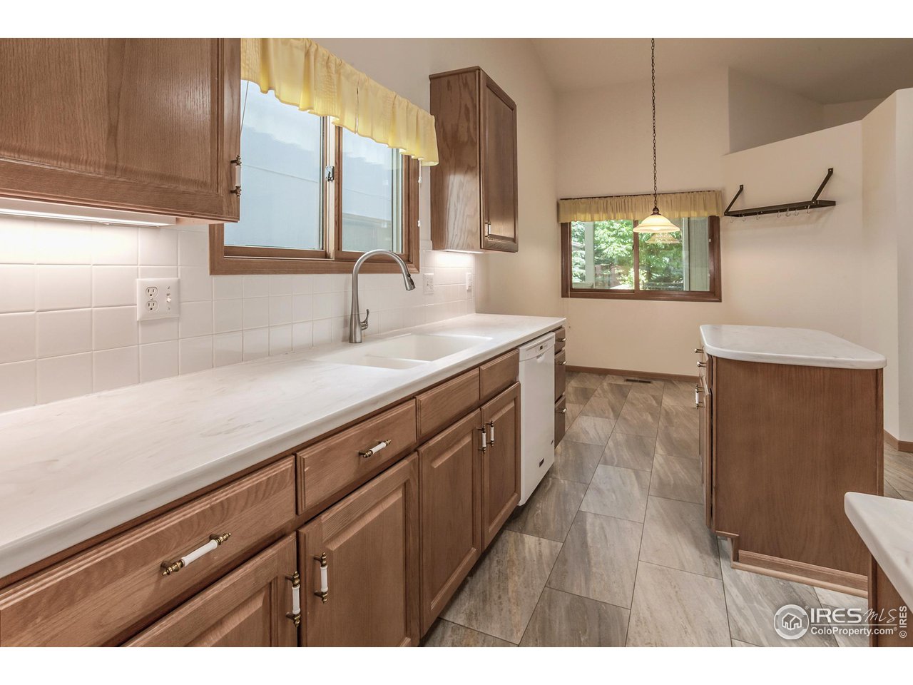1953 S View Dr