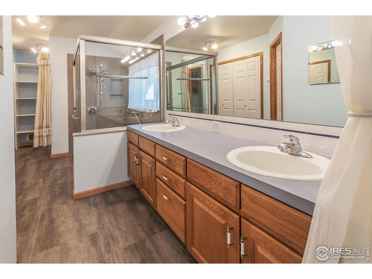 1953 S View Dr