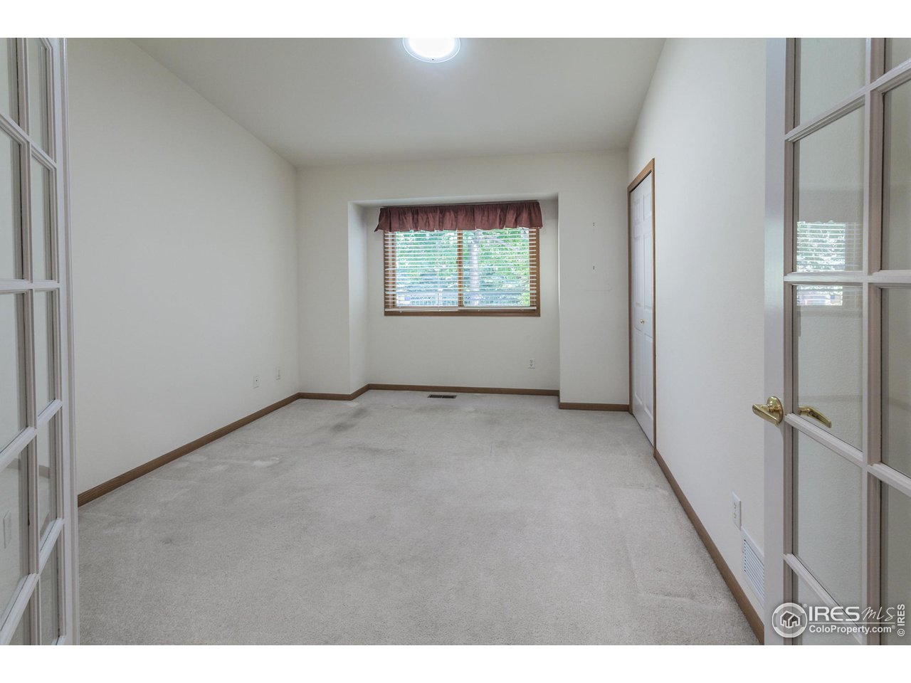 1953 S View Dr