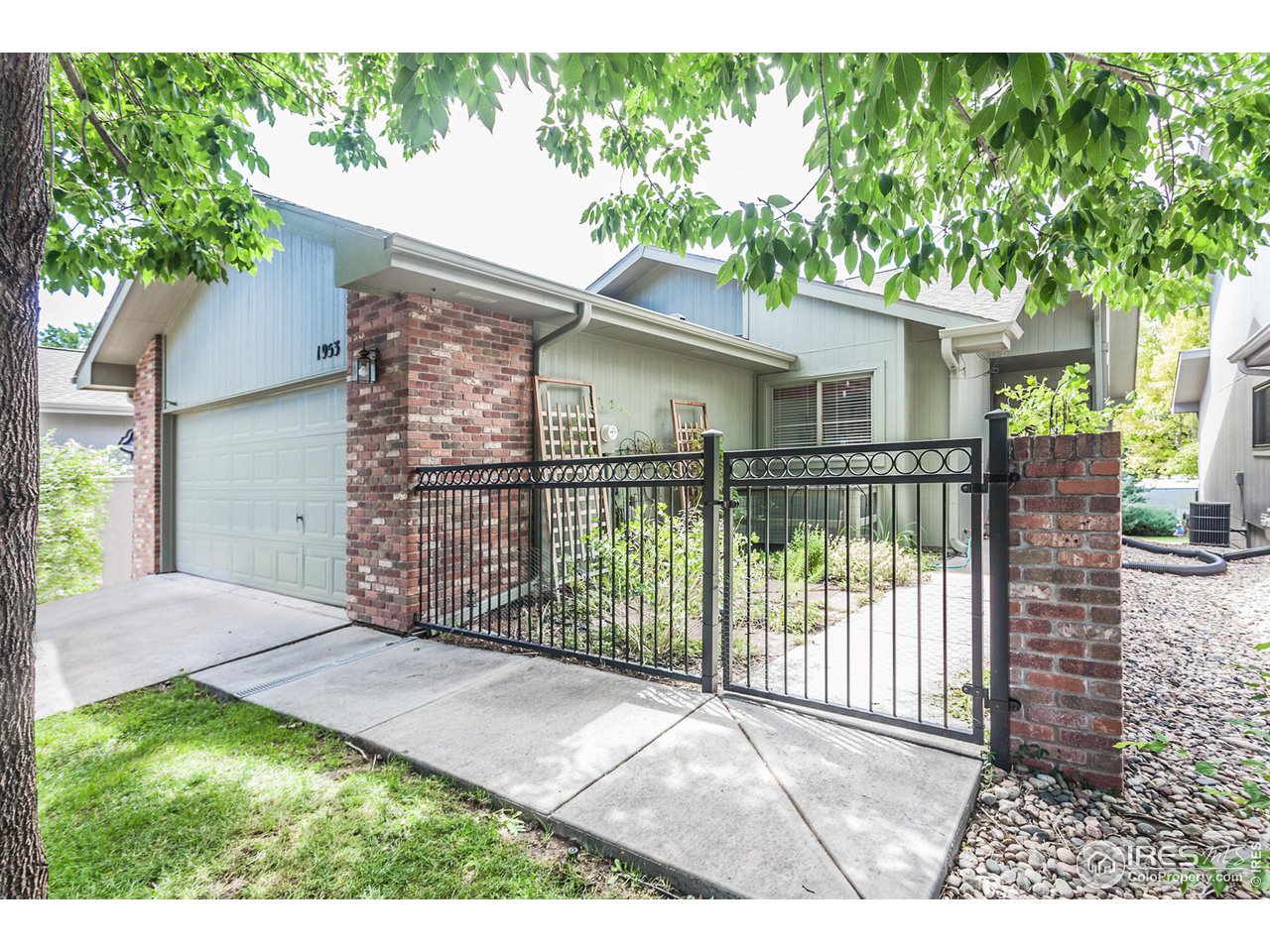 1953 S View Dr