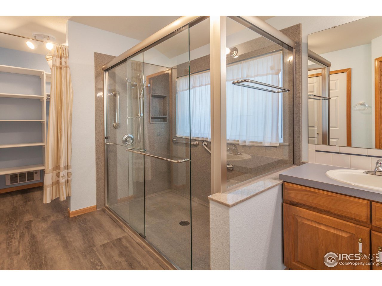 1953 S View Dr