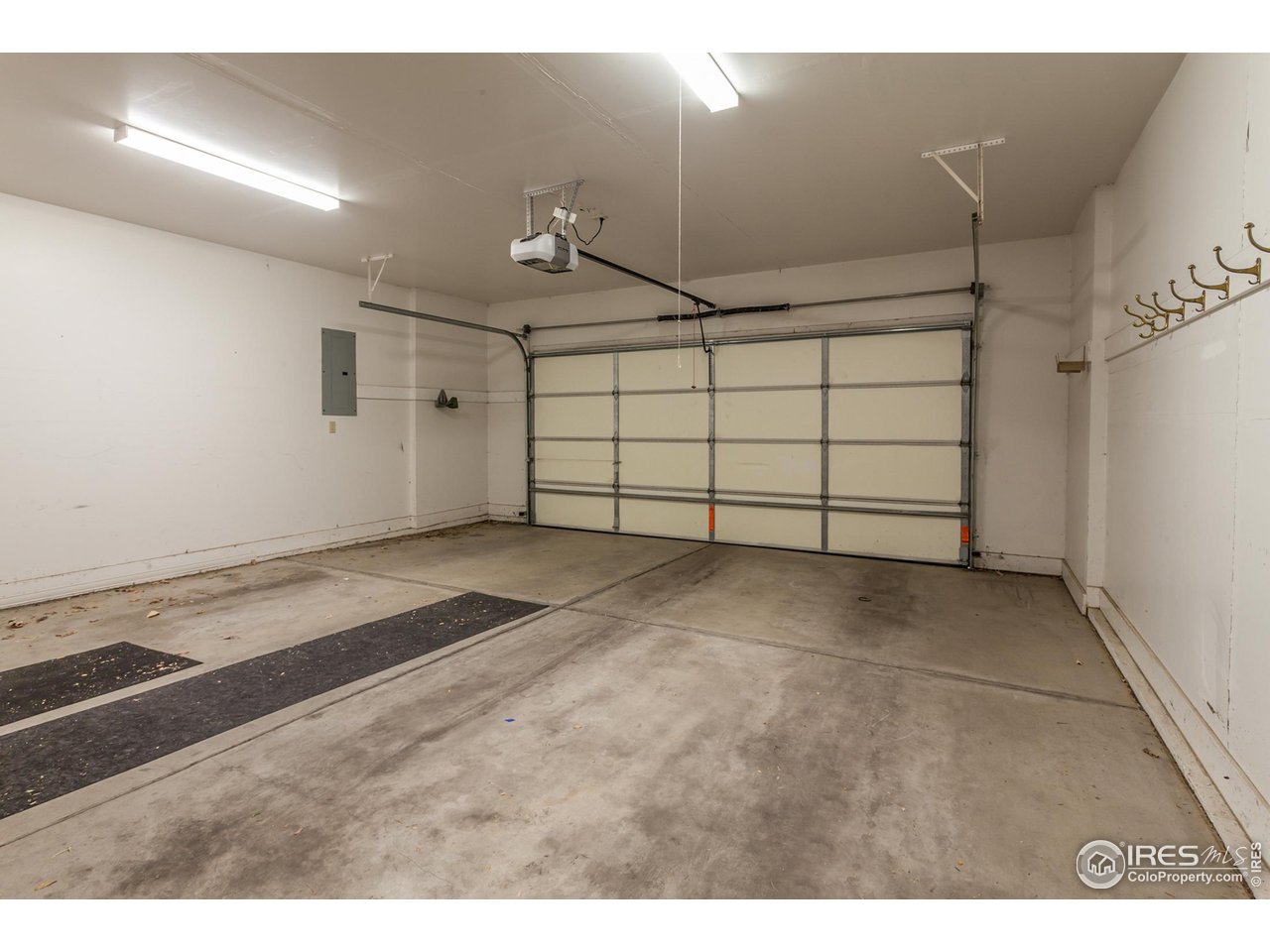 1953 S View Dr