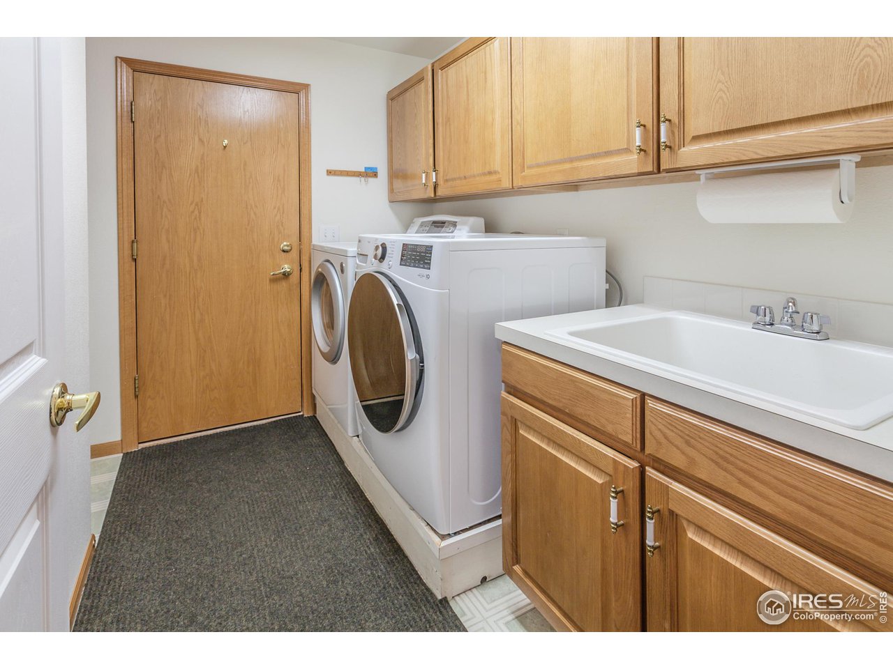 1953 S View Dr