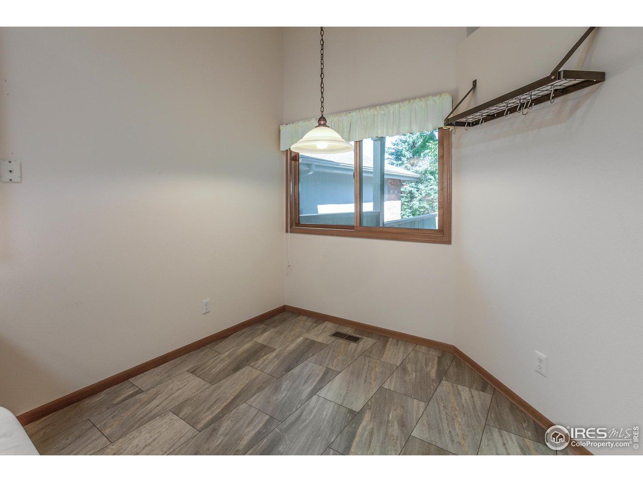1953 S View Dr