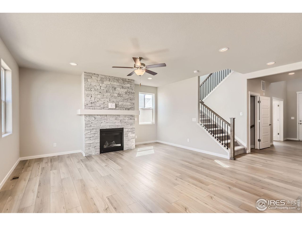 4407 Scenic Ln