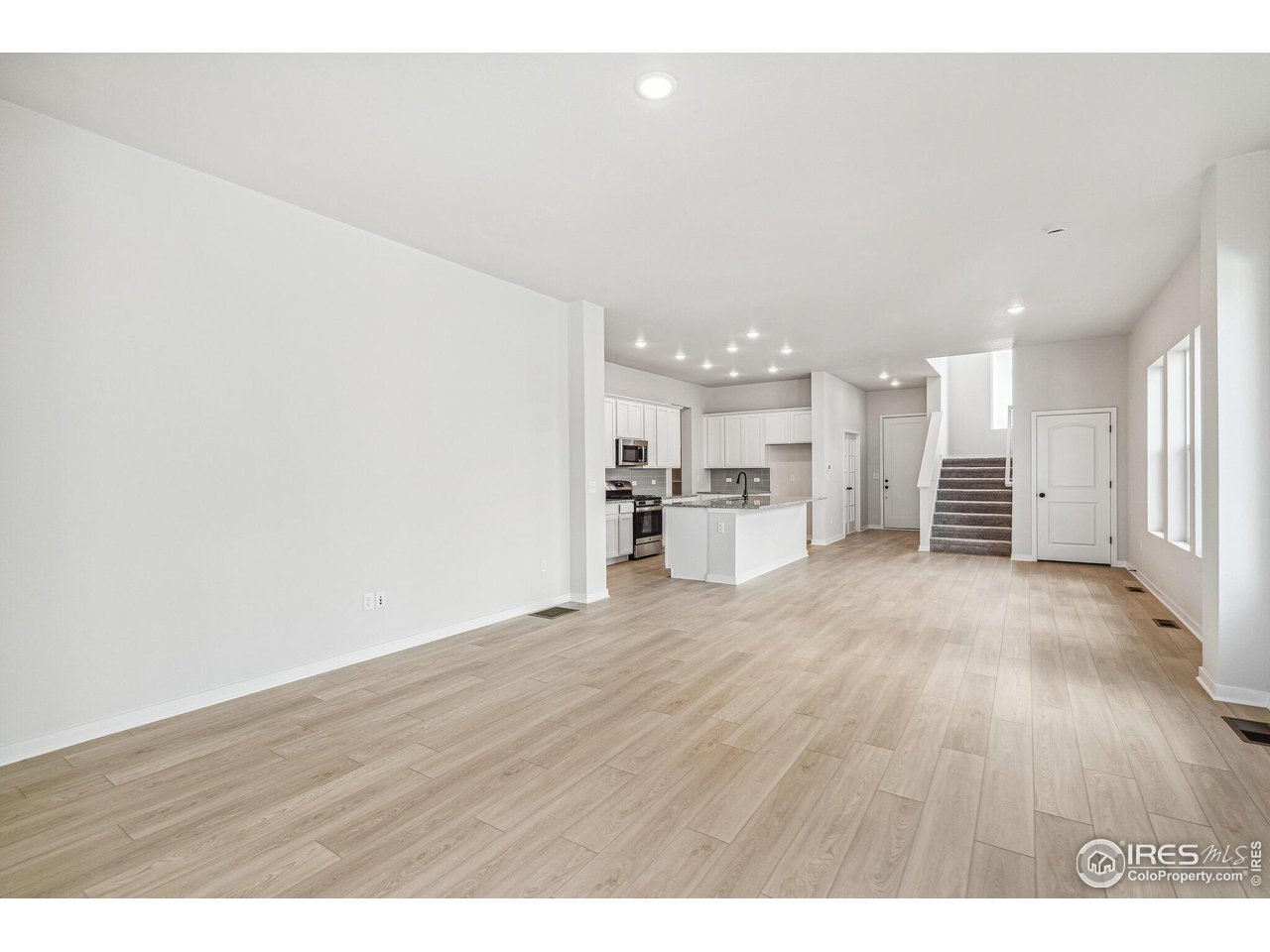 6368 Elk Pass Ln