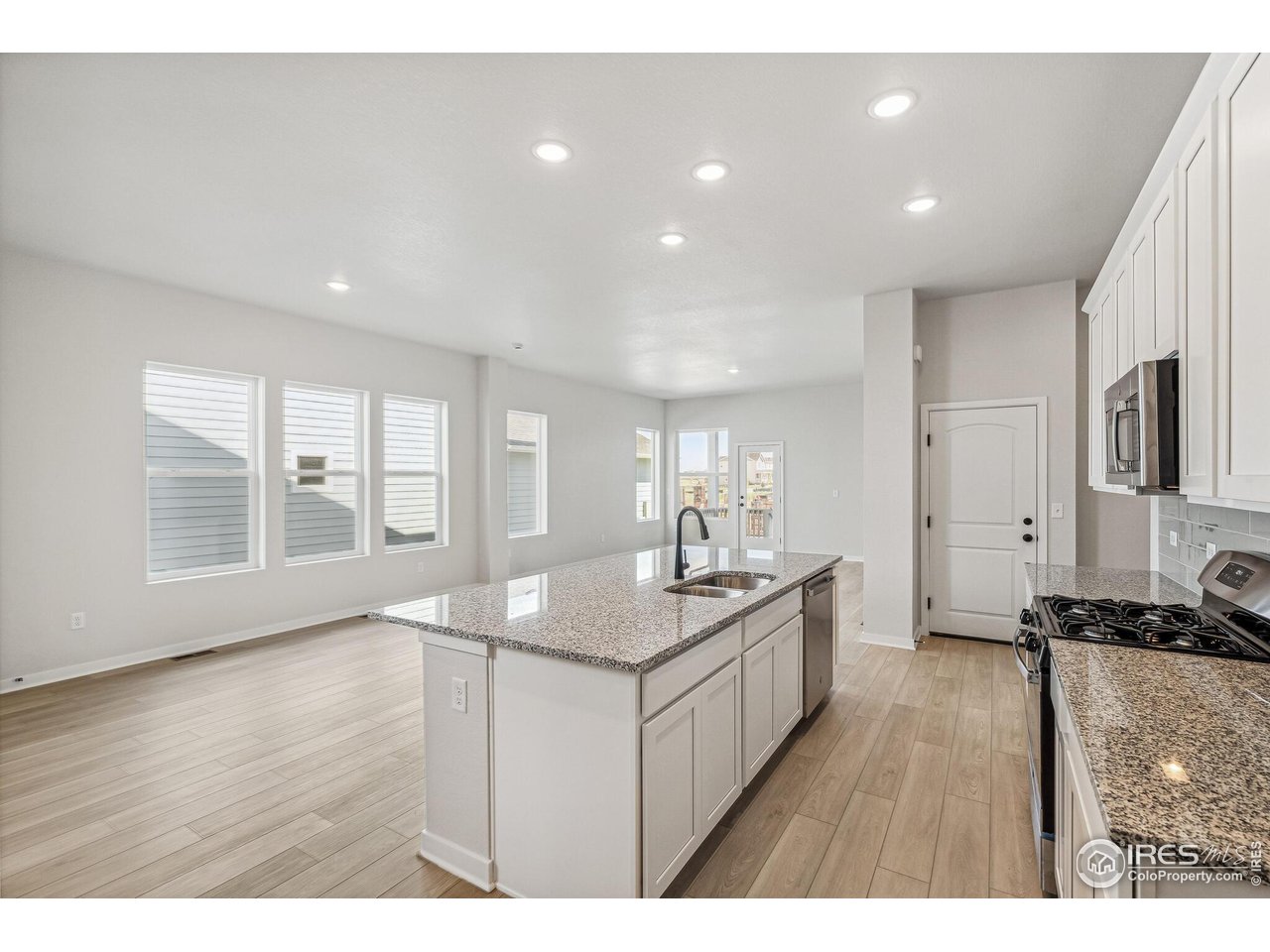 6368 Elk Pass Ln